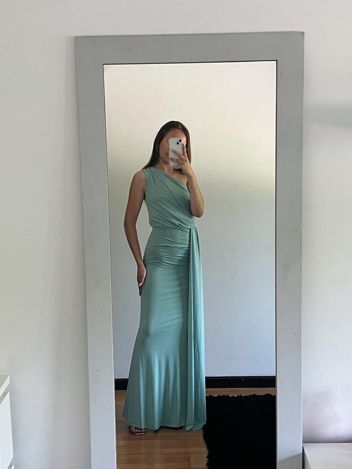 VESTIDO CERIMÓNIA COM CAUDA