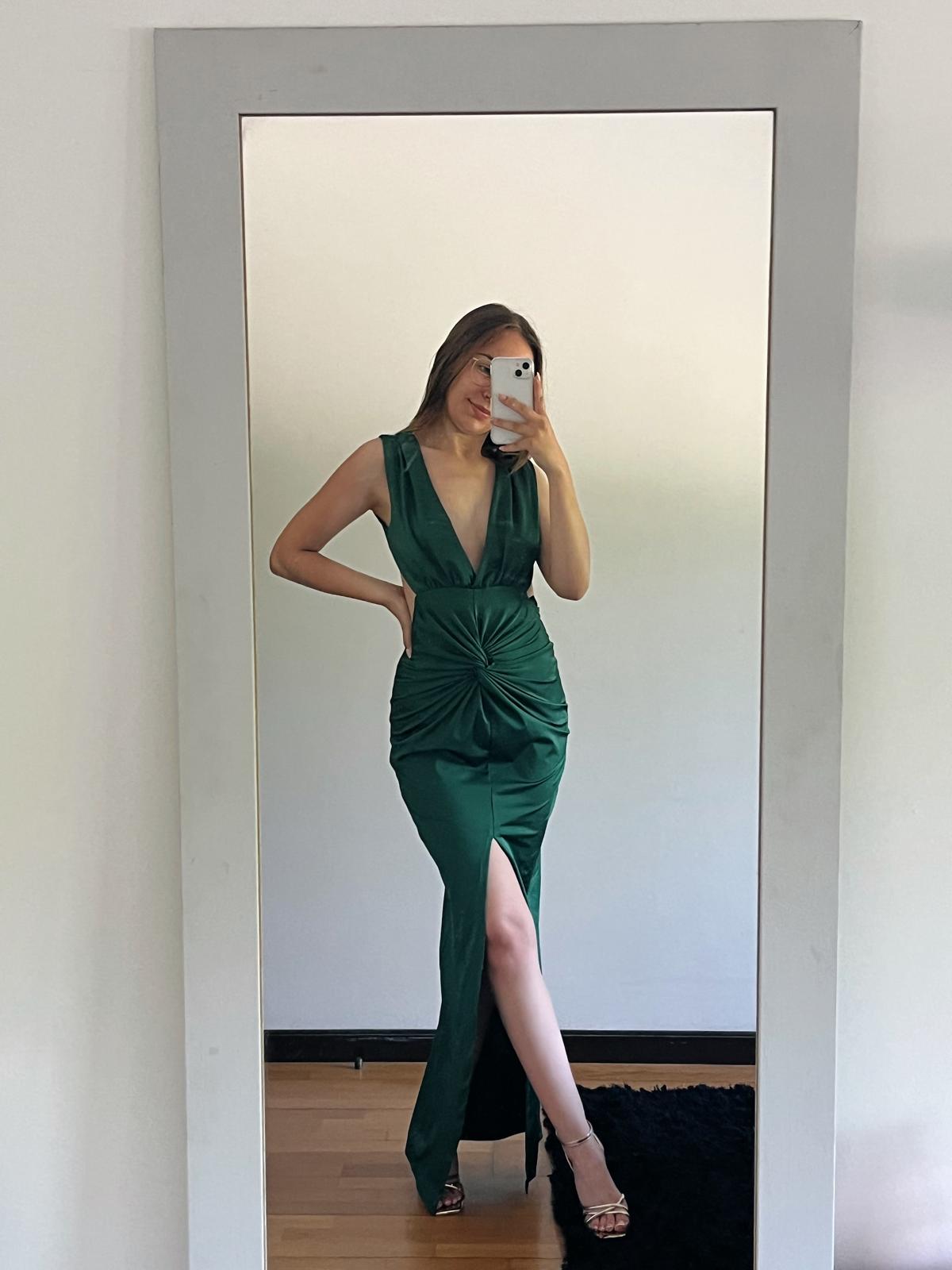 VESTIDO CERIMÓNIA COM DECOTE E RACHA