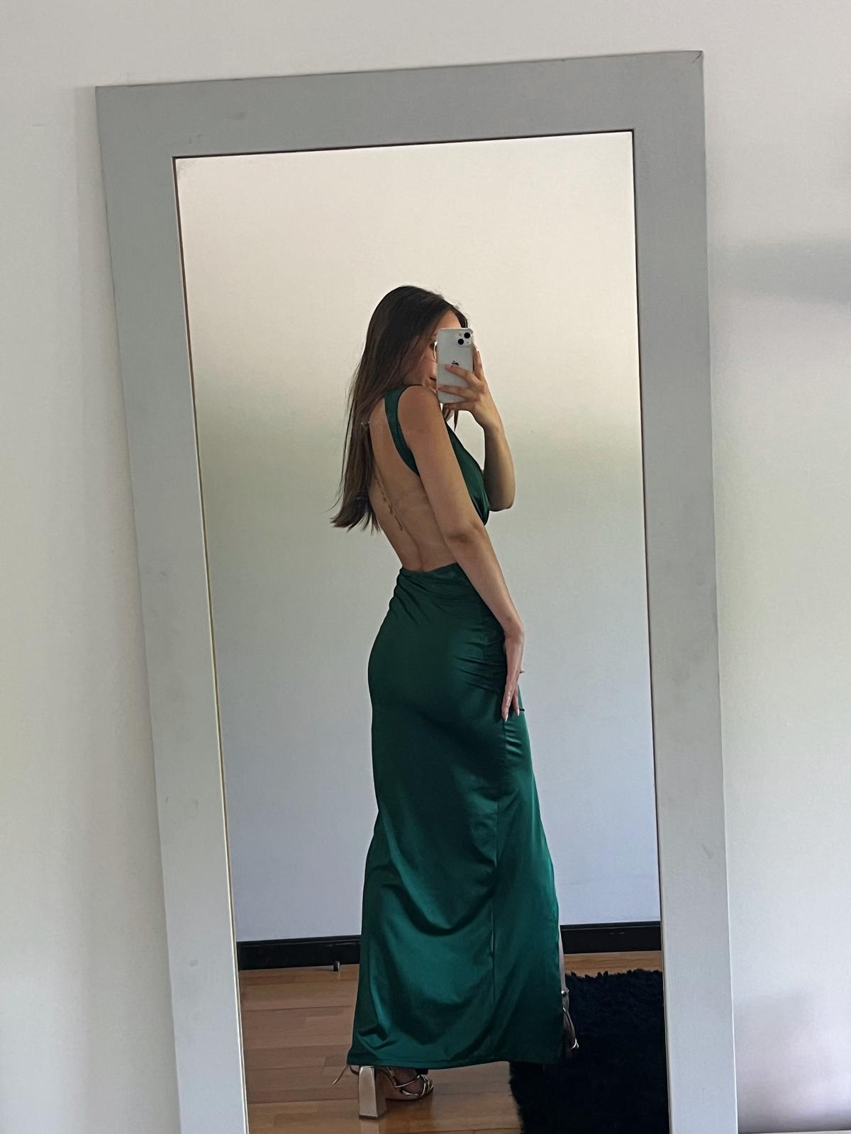 VESTIDO CERIMÓNIA COM DECOTE E RACHA