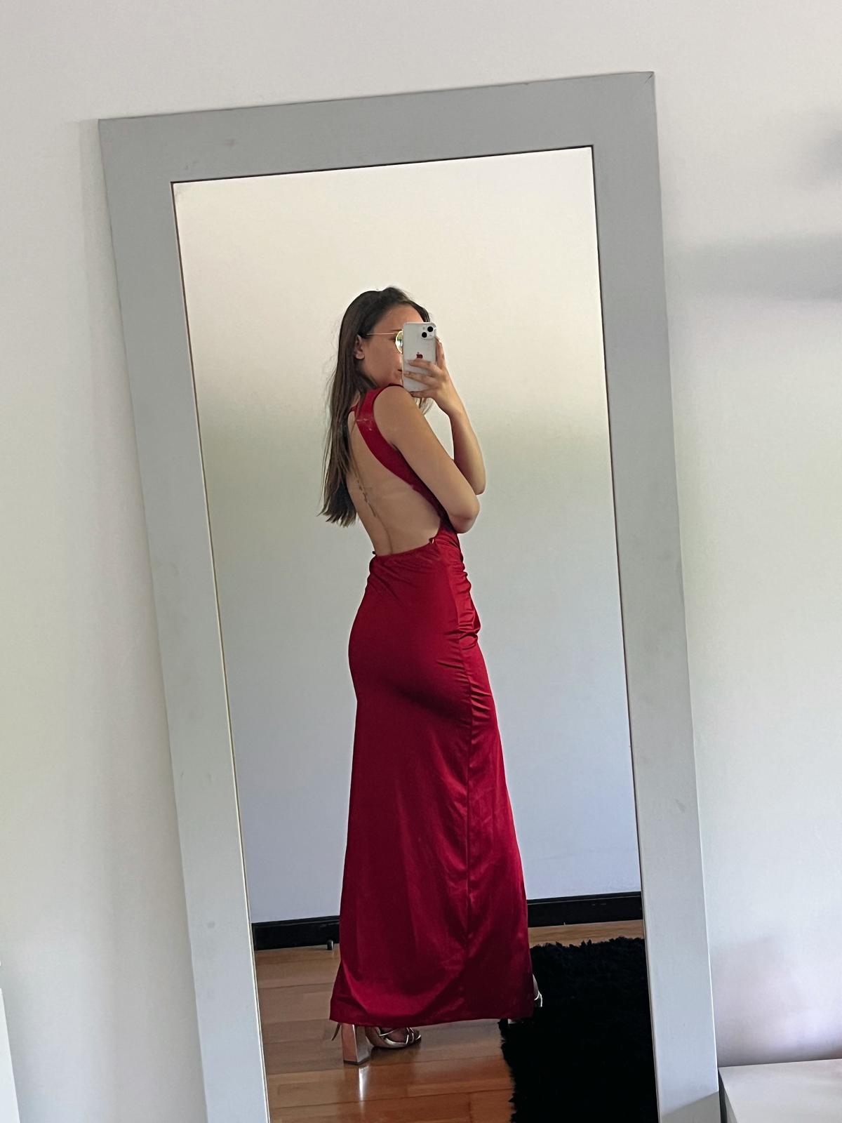 VESTIDO CERIMÓNIA COM DECOTE E RACHA