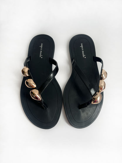 Chinelo Aura
