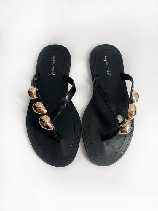 Chinelo Aura