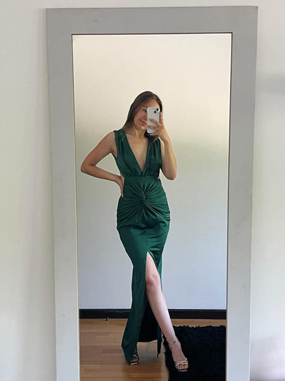 VESTIDO CERIMÓNIA COM DECOTE E RACHA